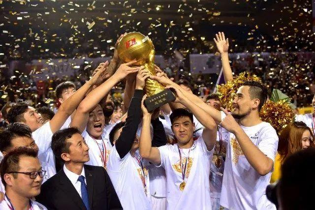 吉迪23+15+10公牛险胜雄鹿 雷霆灭黄蜂10连胜