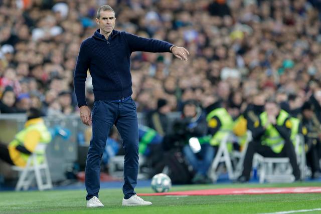 朱芳雨：想问问王哲林的情况 他把我微信删了