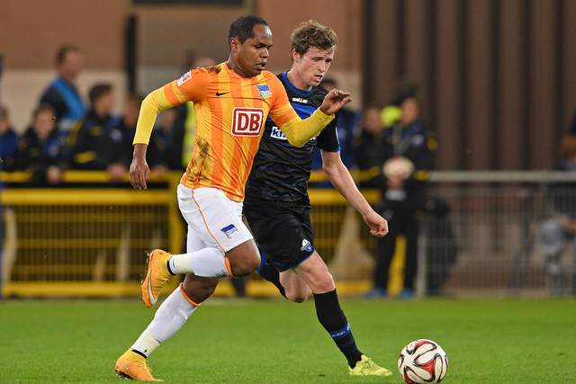 詹姆斯24+12浓眉22+13 湖人擒骑士升至西部第8